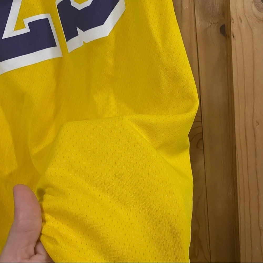 Nike Los Angeles Lakers LeBron James Icon Edition Swingman Jersey